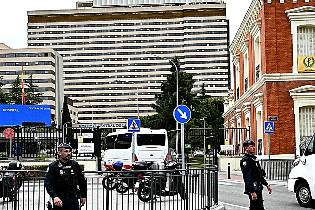 Los 14 españoles comenzaron entre aplausos la cuarentena por Hantavirus en la planta 13 del hospital Gómez Ulla: 