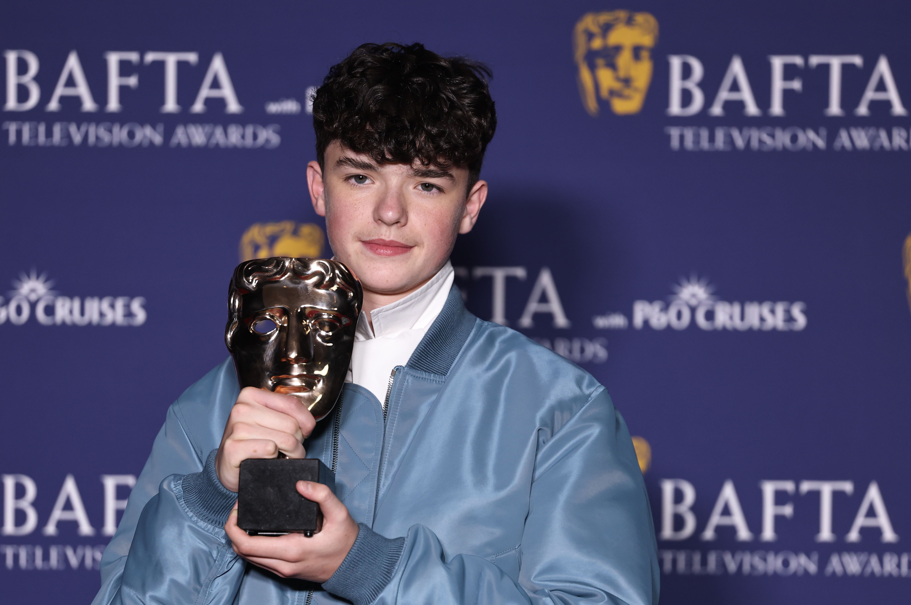 Adolescencia arrasa con cuatro máscaras en los premios BAFTA de Televisión