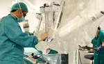 El Hospital 12 de Octubre opera con cirugía robótica a un bebé de tres meses con obstrucción renal