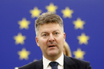 Andreas Schwab, presidente de Control Presupuestario en la Eurocámara: "Es inaceptable que España use fondos europeos para encubrir falta de presupuestos"