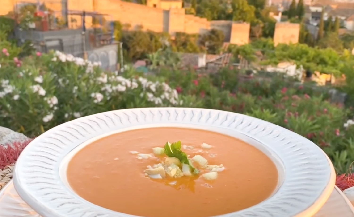 El truco para preparar el gazpacho de toda la vida, según la receta tradicional: "Se tritura mucho mejor"