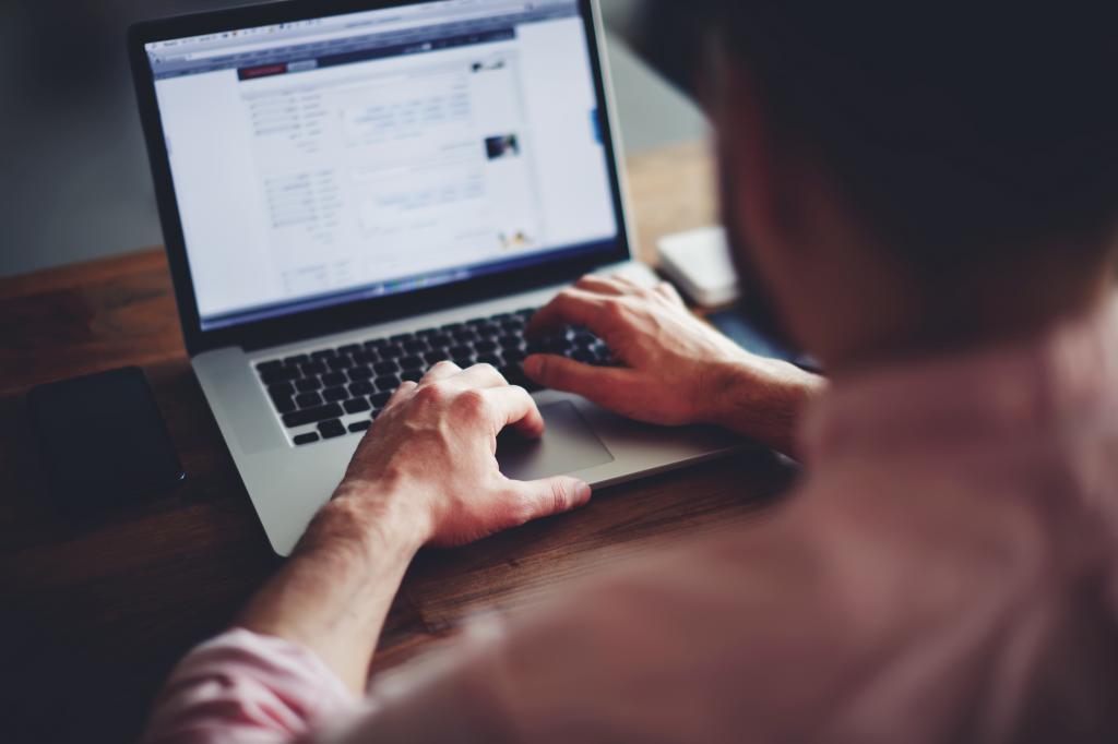 Cuidado con las plataformas de servicios legales online: la Abogacía Española avisa de posibles fraudes en ellas