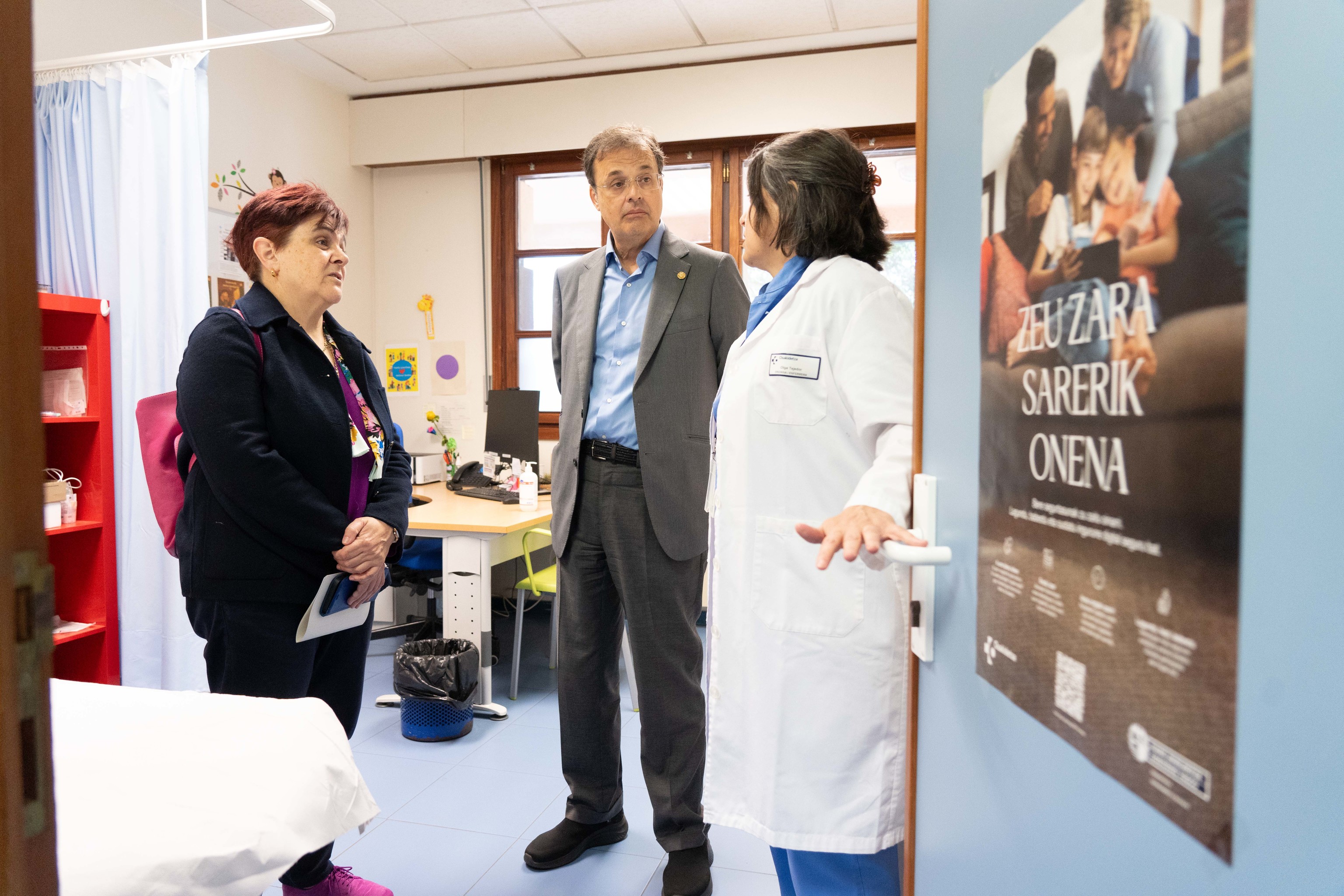 Osakidetza contrata a una ex compañera en la Universidad de Lore Bilbao para ejecutar la "transformación" sanitaria