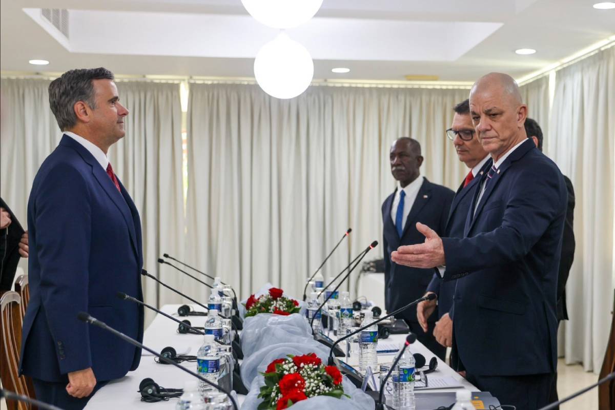 El director de la CIA aterriza por sorpresa en La Habana en medio de protestas y la grave crisis energética