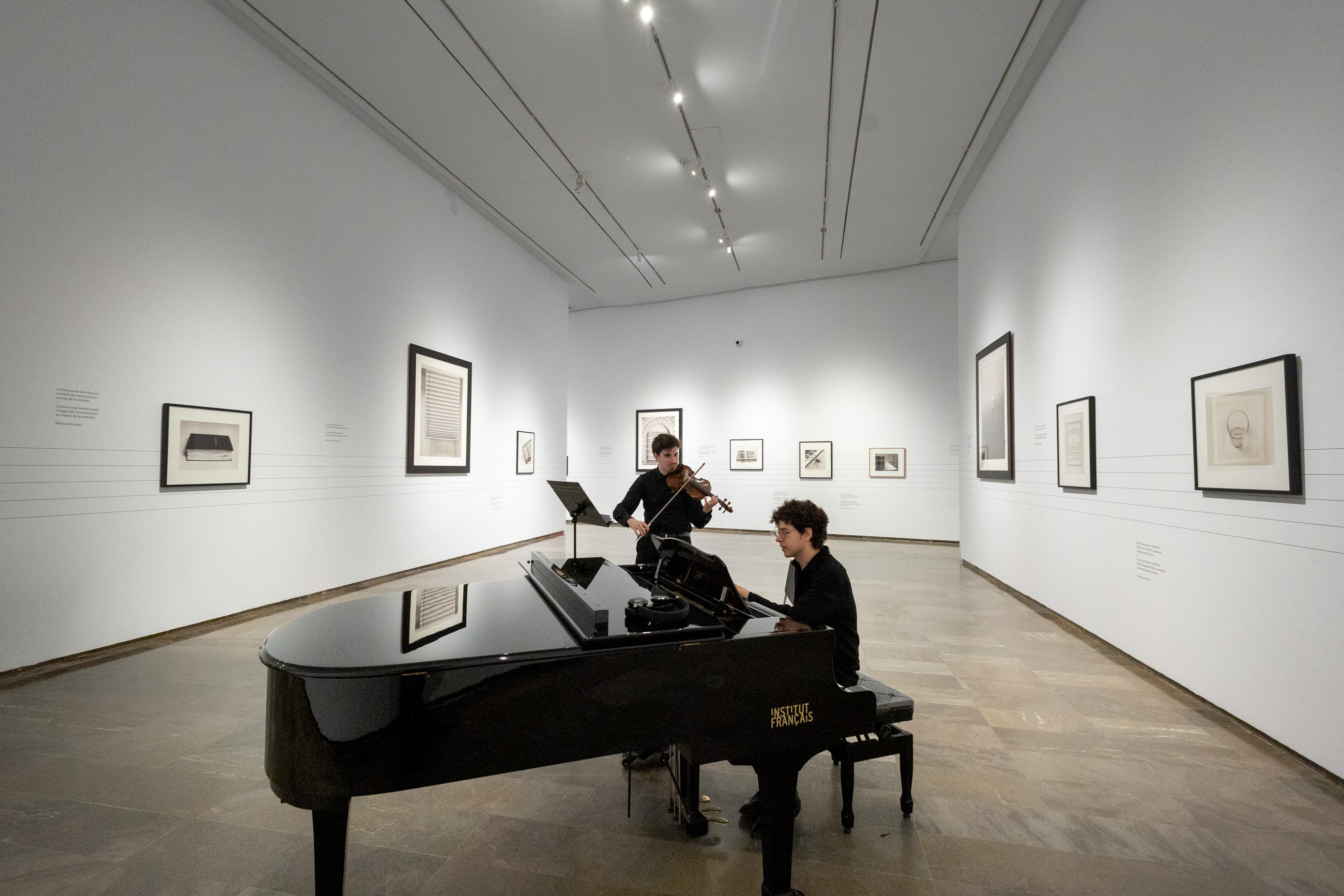 El Centre del Carme despide la exposición de Chema Madoz con un concierto que ha inspirado la obra del fotógrafo español
