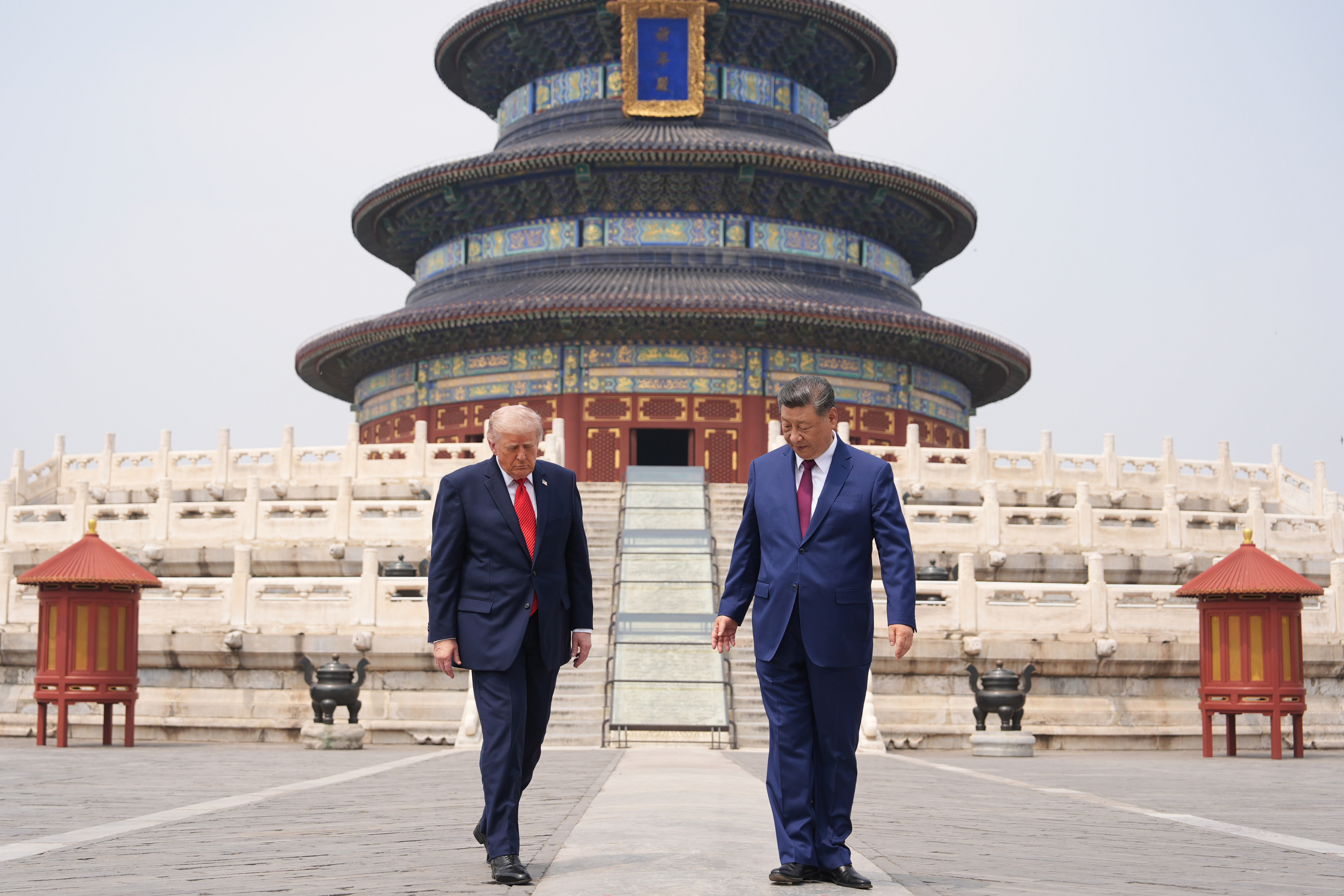 Trump y Xi escenifican en Pekín la convivencia estratégica entre dos superpotencias rivales en la nueva era del G-2