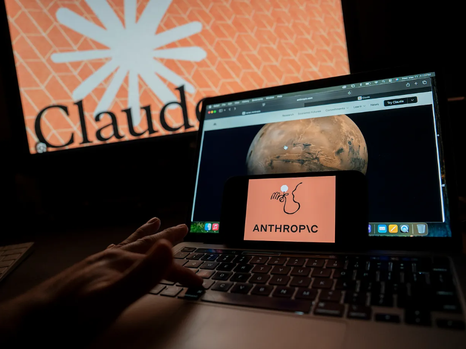 Anthropic acuerda una ronda de financiación que aumenta su valor hasta los 900.000 millones de dólares, superando a OpenAI