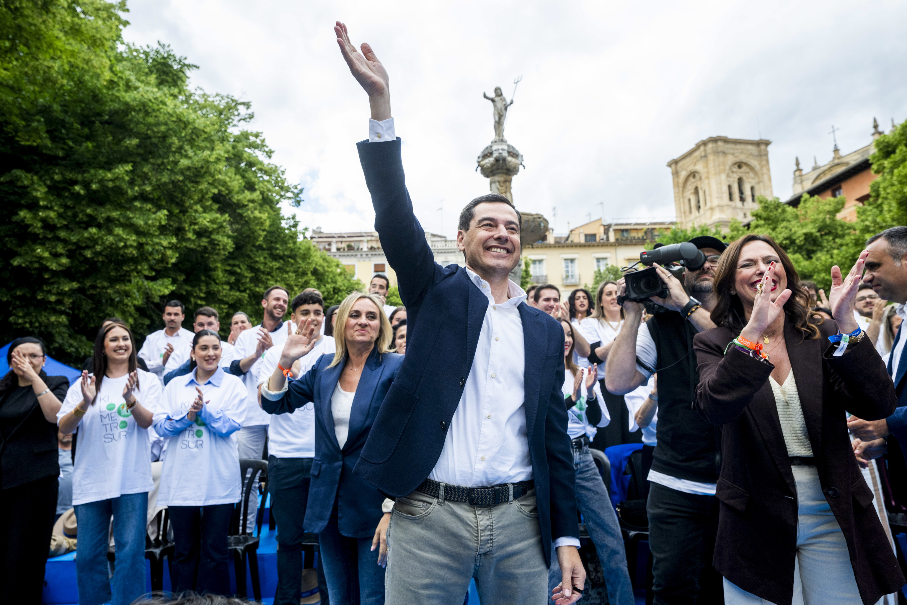 Juanma Moreno: el favorito cierra la campaña sin Feijóo y fortalecido por  las pifias del PSOE de Montero: "Hay que convencer a los que dudan. ¡Que nadie se quede en casa!"