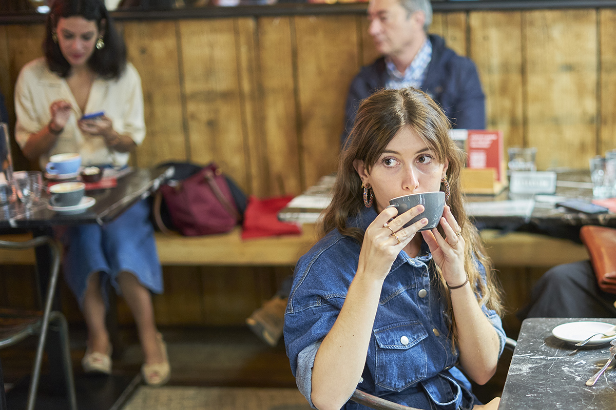 Menos copas y más café de especialidad: la Generación Z redefine el consumo y reconfigura el negocio de la hostelería