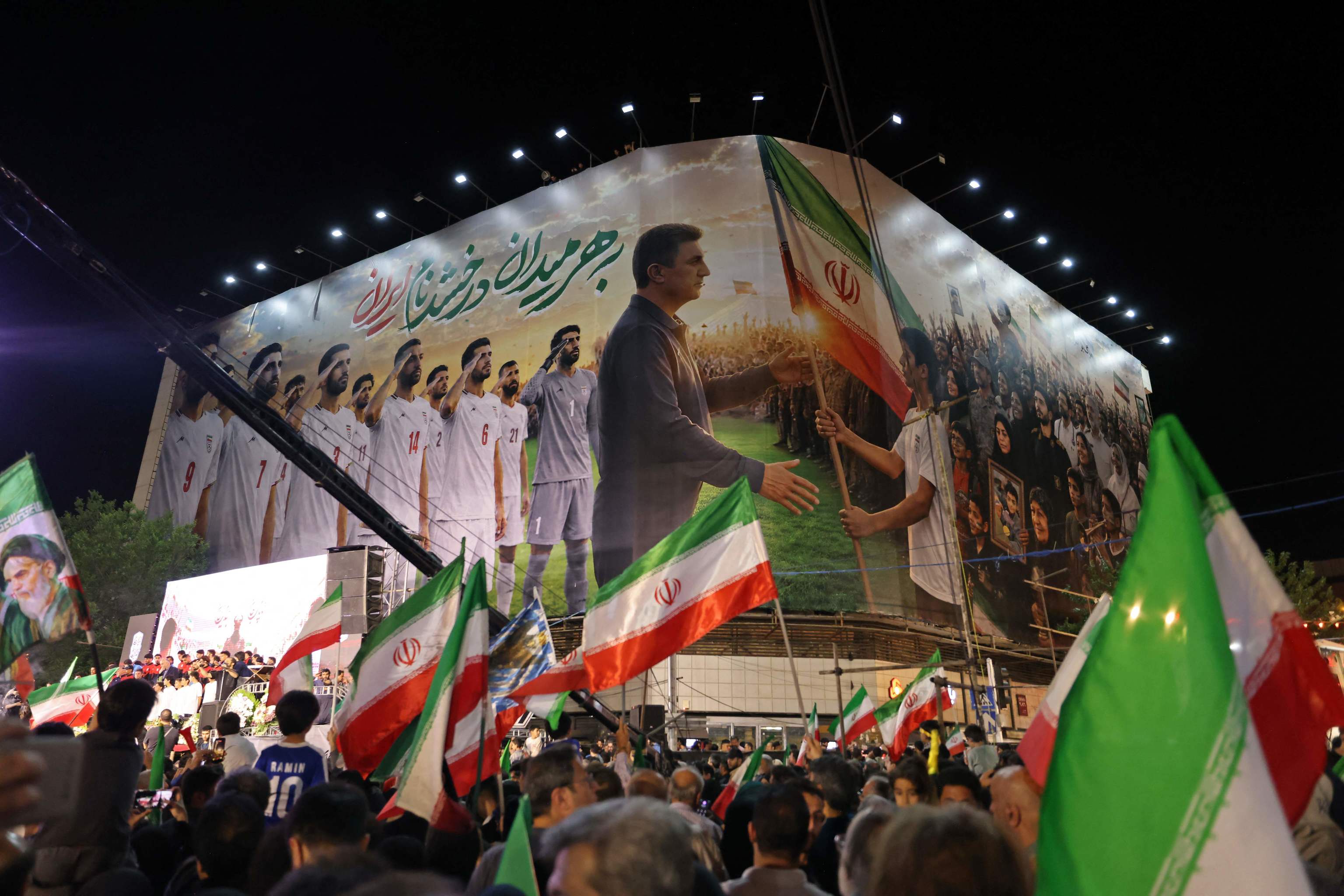 Fútbol en Irán, otro campo de batalla