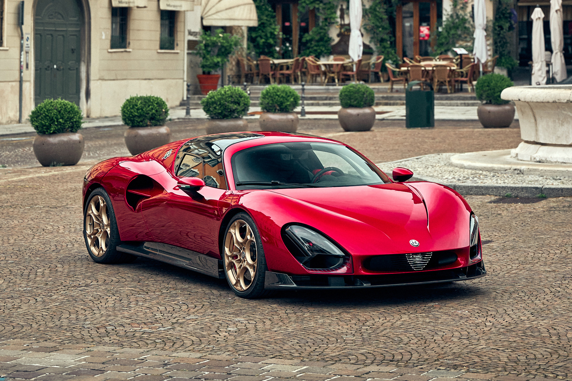 Alfa Romeo 33 Stradale: arte sobre ruedas a dos millones la pieza