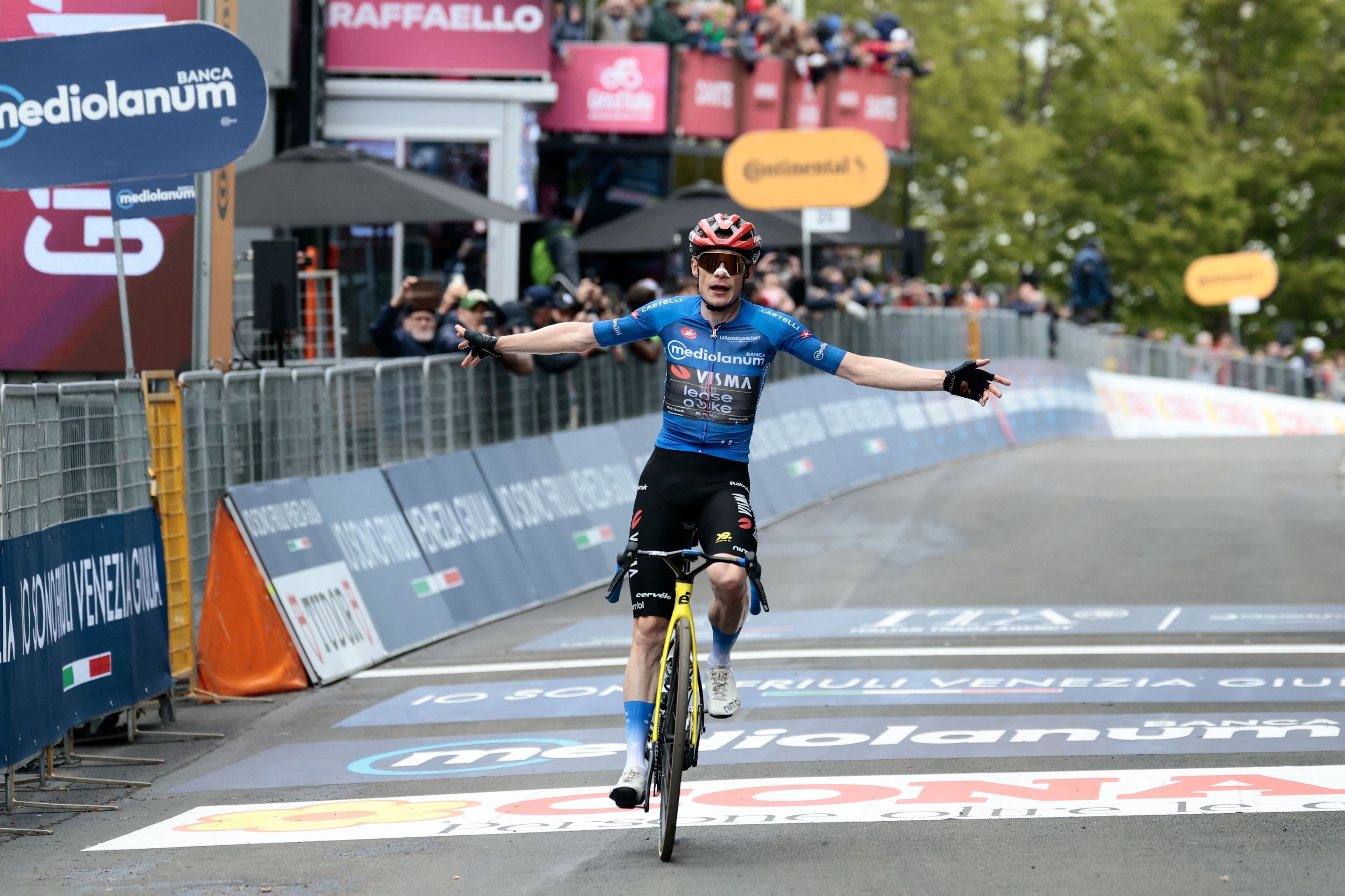 Vingegaard vence en Corno alle Scalle y ya oposita a la maglia rosa El danés consigue su segunda victoria en la ronda italiana en una nueva etapa con fin en alto Leer