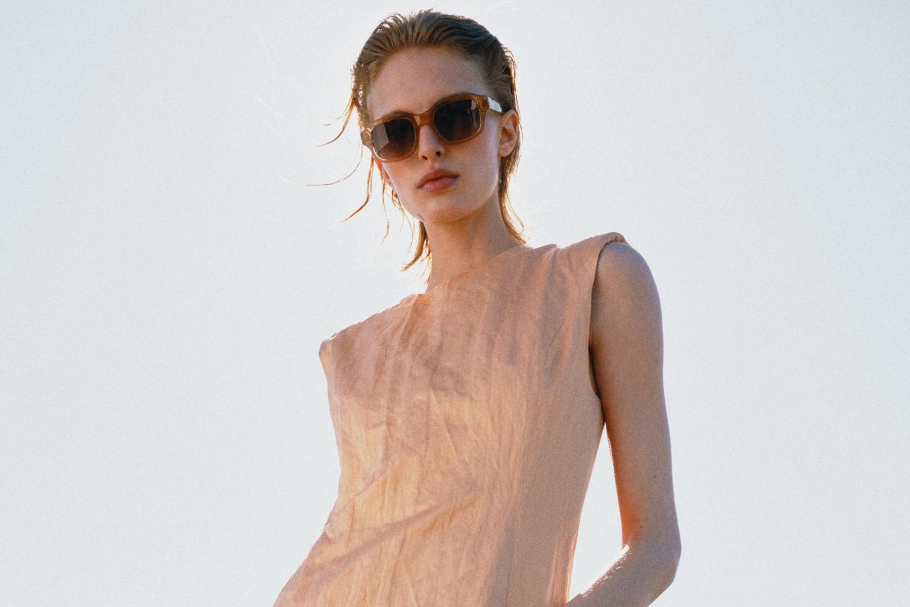 Entrar a por un bañador de nueva colección a Zara y salir con estas novedades de la semana: del vestido midi arrugado a la falda combinada de encaje