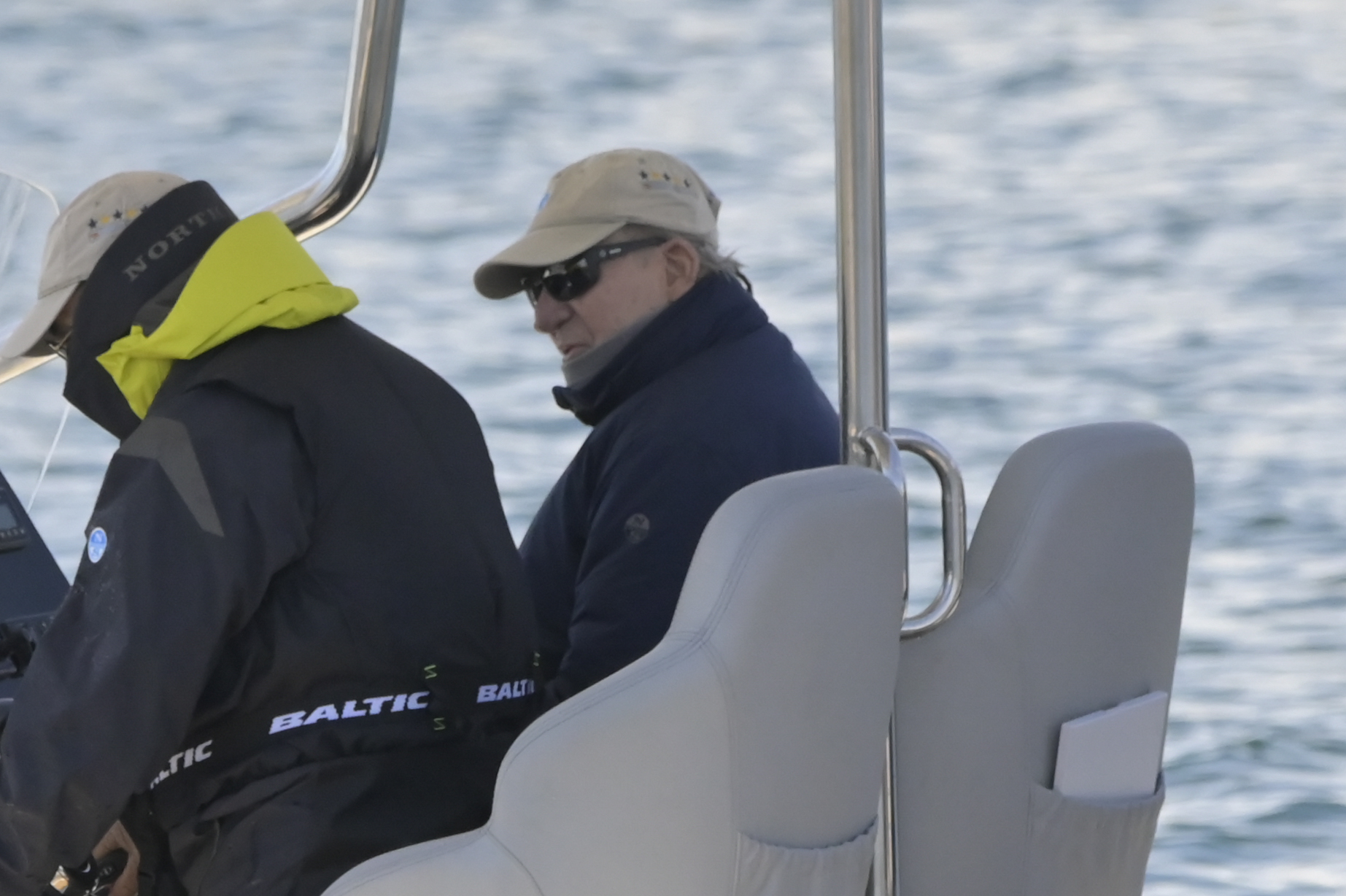 El fin de semana del Rey Juan Carlos en Sanxenxo: victoria del Bribón y visita de su hija Elena y de Victoria Federica con su novio, Jorge Navalpotro