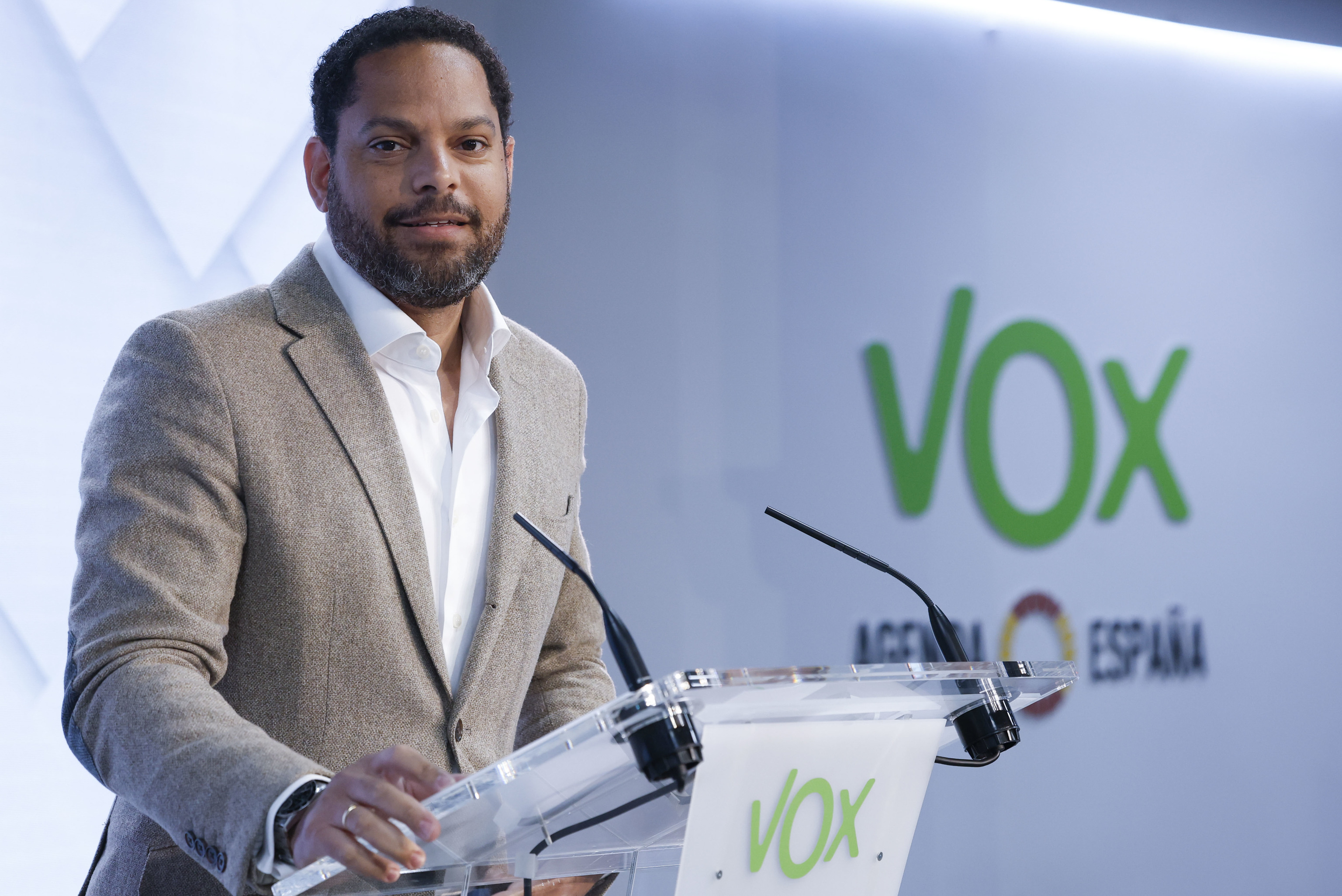 Vox no aclara si pedirá asientos en el gobierno de Moreno, pero avisa: Vamos a hacer valer todos los votos Argumenta que la decisión sobre su entrada en el Ejecutivo corresponde a otra pantalla que se abordará una vez se alcance un pacto programático Leer