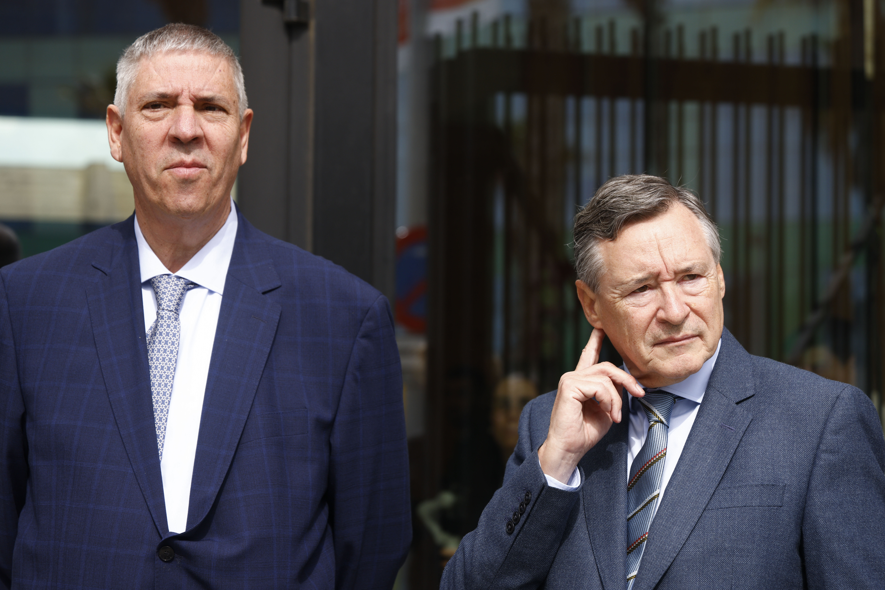 El Gobierno provoca el cese de De los Mozos en Indra y deja a Ángel Simón al frente en una nueva crisis de gobernanza El directivo no renovará al frente de la cotizada, pero seguirá hasta que la compañía encuentre un nuevo CEO Leer