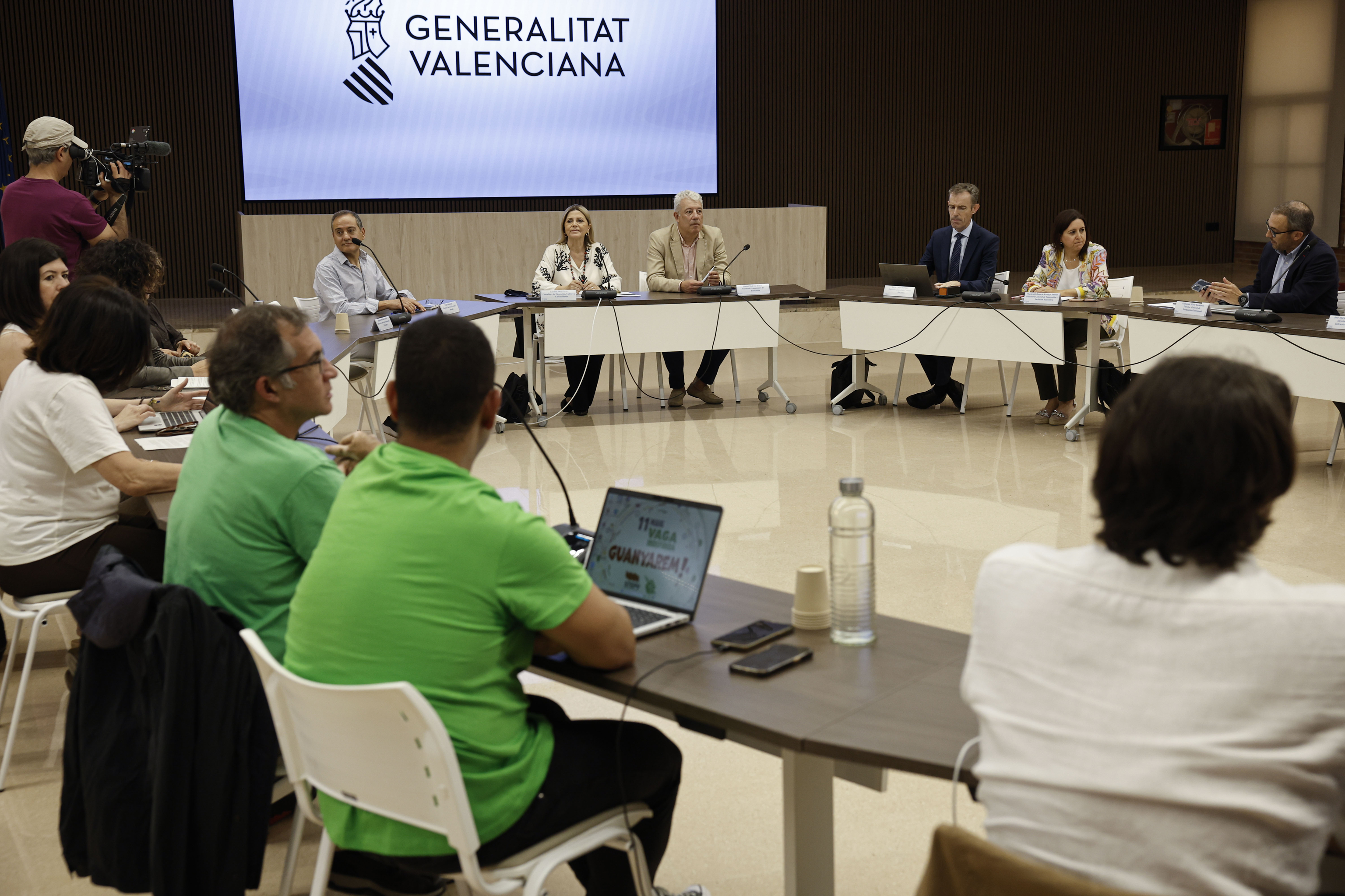Educación mantiene su propuesta salarial de 200 euros y advierte a los sindicatos: deben desconvocar la huelga y, si no aceptan, retirarán la mejora