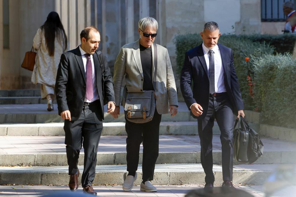 El empresario tras el escándalo de los pisos protegidos en Alicante desvela que la lista de espera la sacó de promociones anteriores La ex concejala de Urbanismo que tuvo que dimitir tras quedarse un piso de Les Naus asegura a la jueza que no recuerda si participó en la tramitación Leer