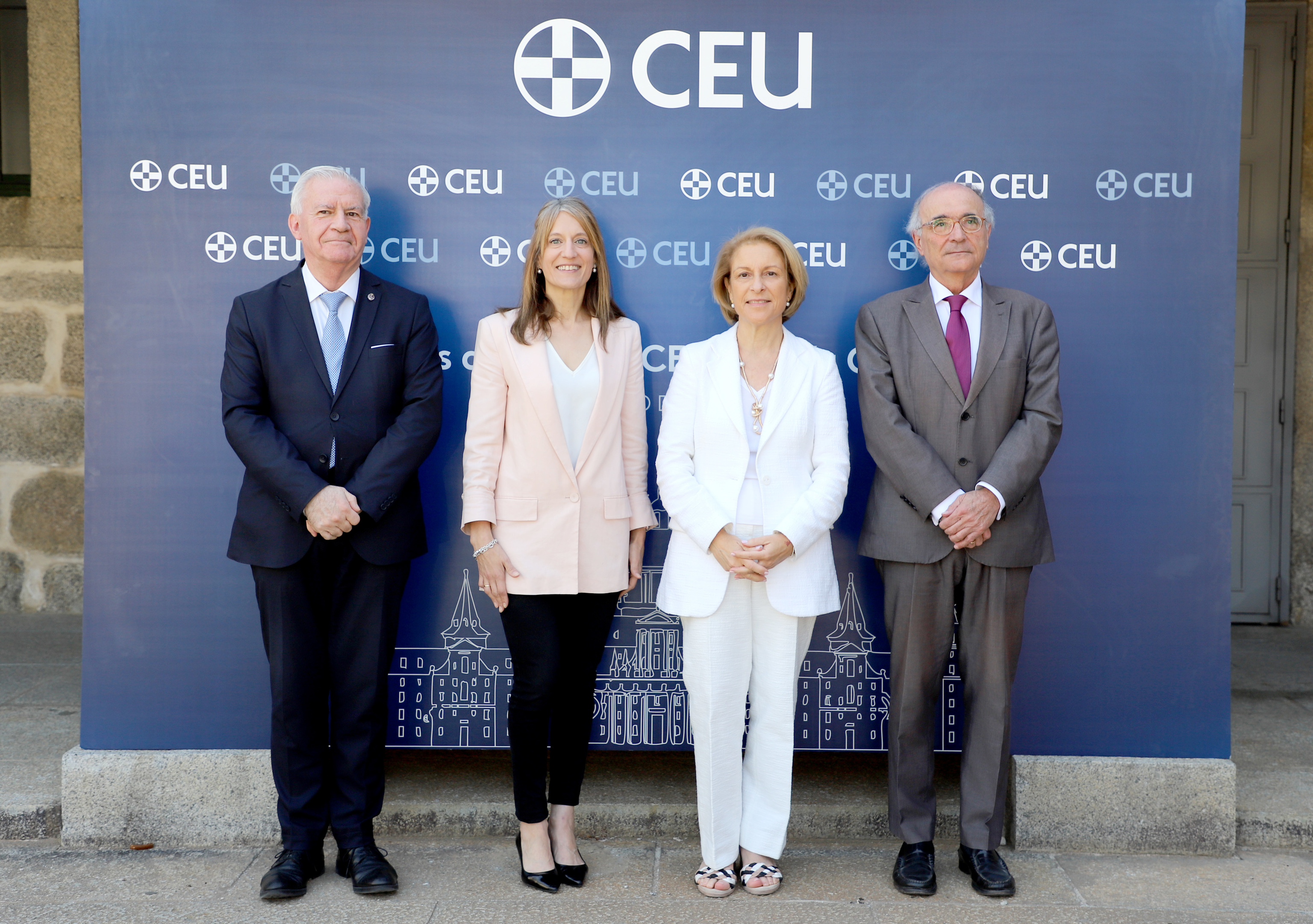 Robles, Núñez Feijóo, Abascal, Aznar, Martínez-Almeida y Perelló, en los II Cursos de Verano CEU-María Cristina
