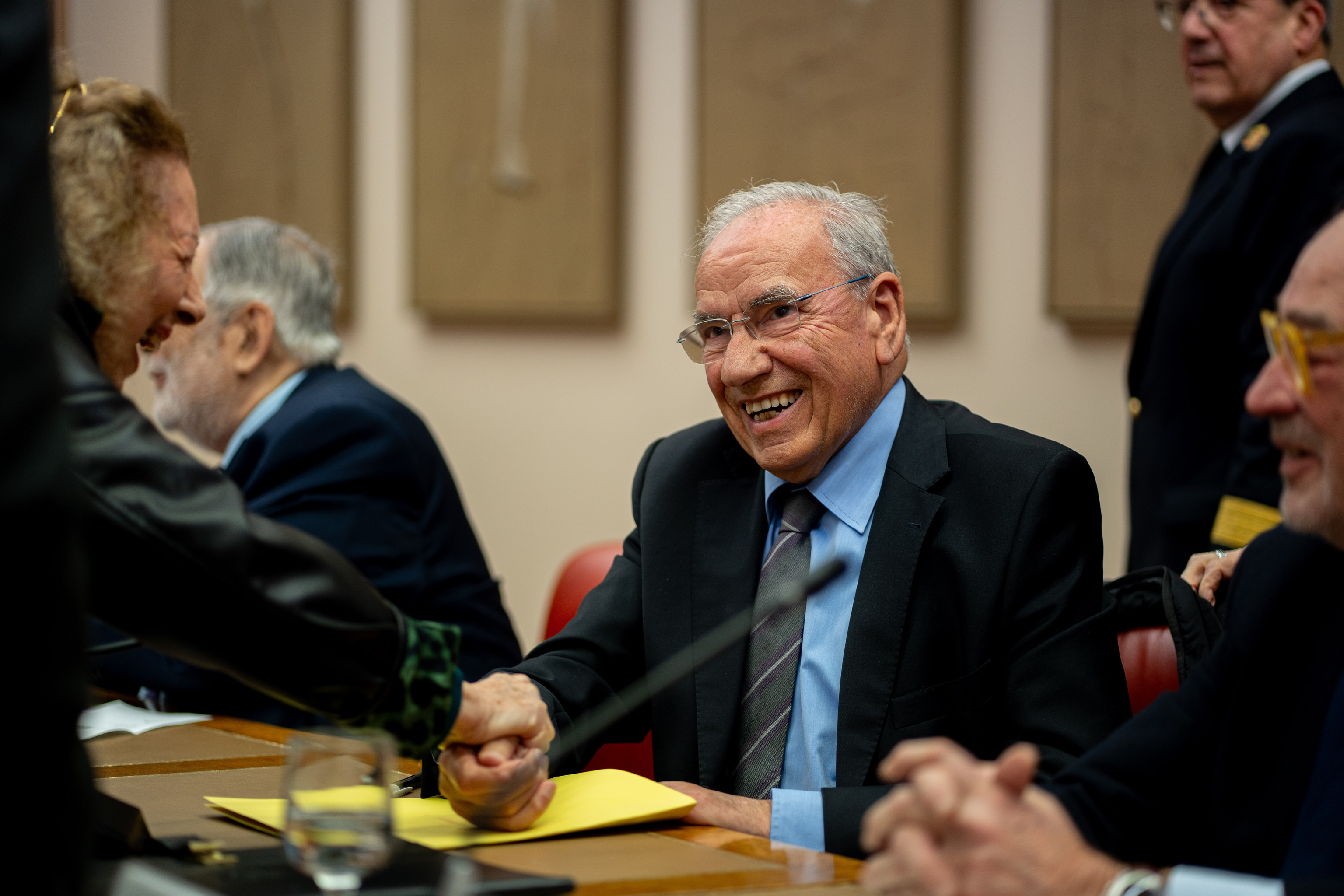 Alfonso Guerra y Félix Ovejero frente a la "fábula" del agravio: "España no tiene un problema territorial, tiene un problema con los nacionalistas"