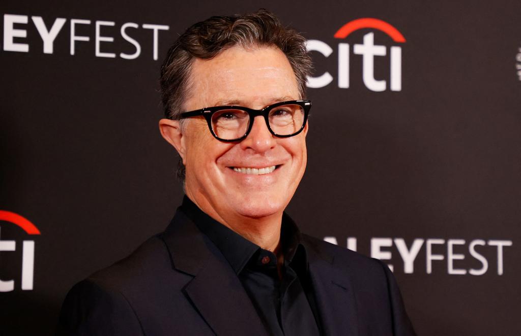 Stephen Colbert, rodeado de sus competidores, despide The Late Show tras 33 años en antena ninguneando a Donald Trump