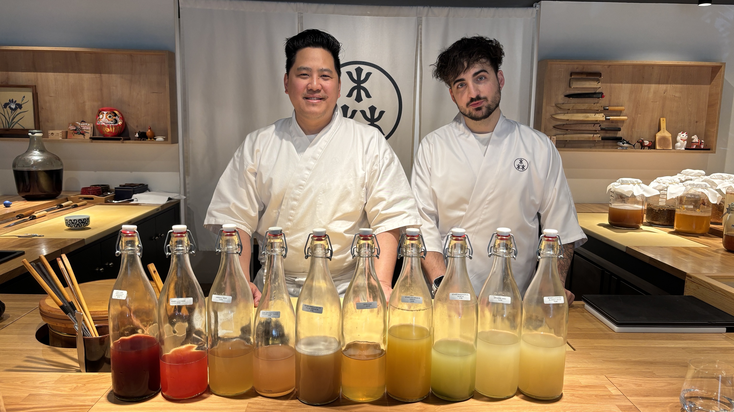 Senko, la bebida sin alcohol de wasabi, espárrago o angula de monte con la que el restaurante madrileño Sen Omakase lucha contra el desperdicio