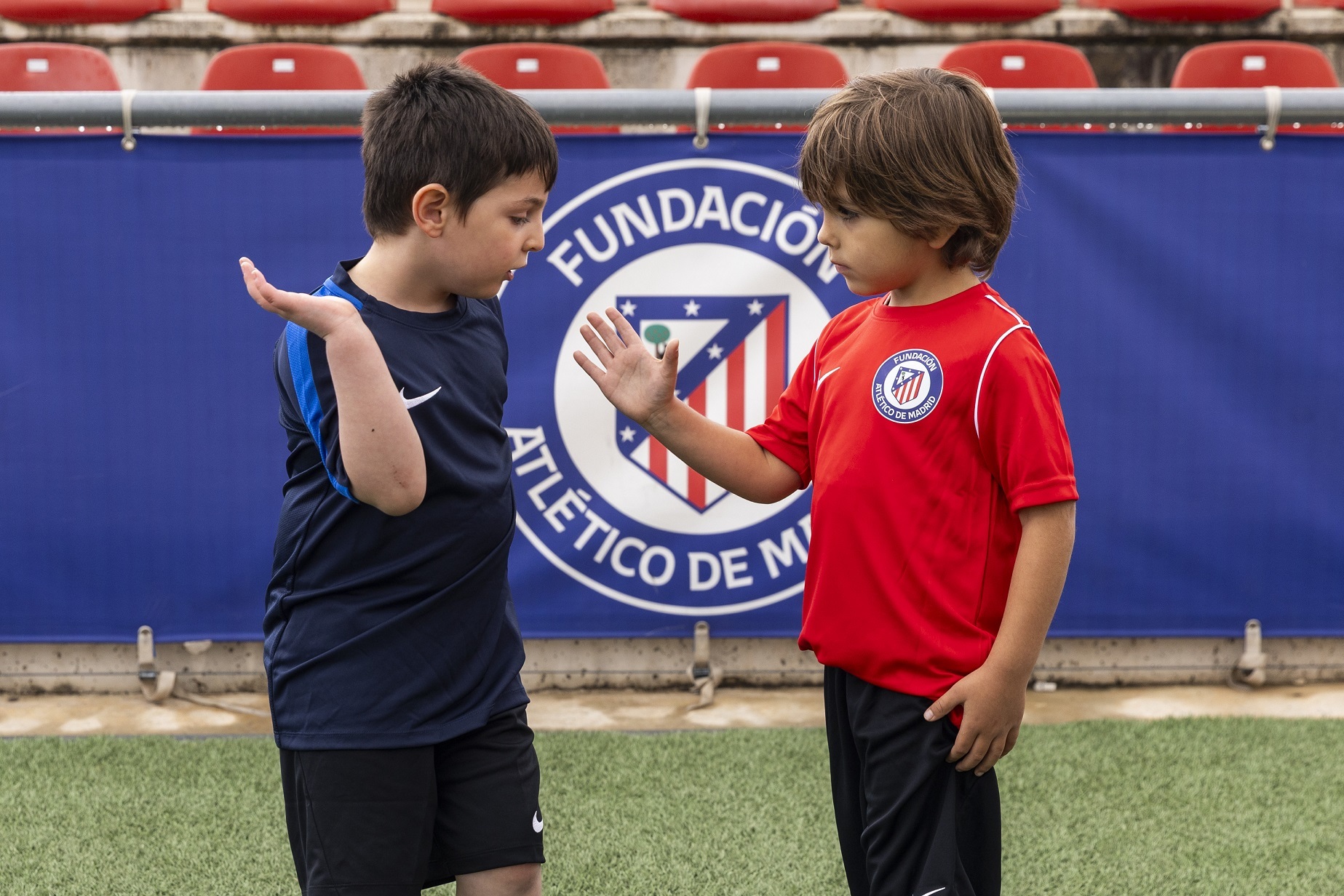 La Fundación Atlético de Madrid conciencia sobre la importancia de conocer la epilepsia: "Aquí jugamos con los mismos colores"