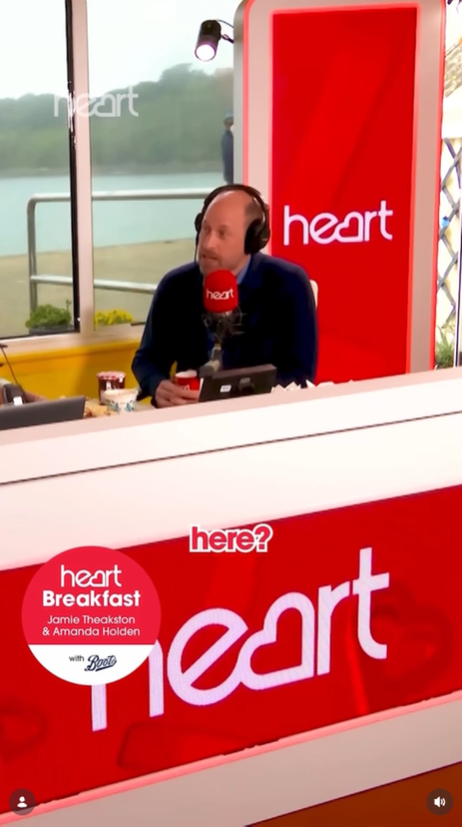 El príncipe Guillermo de Inglaterra sale de Bukingham y se cuela en los desayunos de los británicos