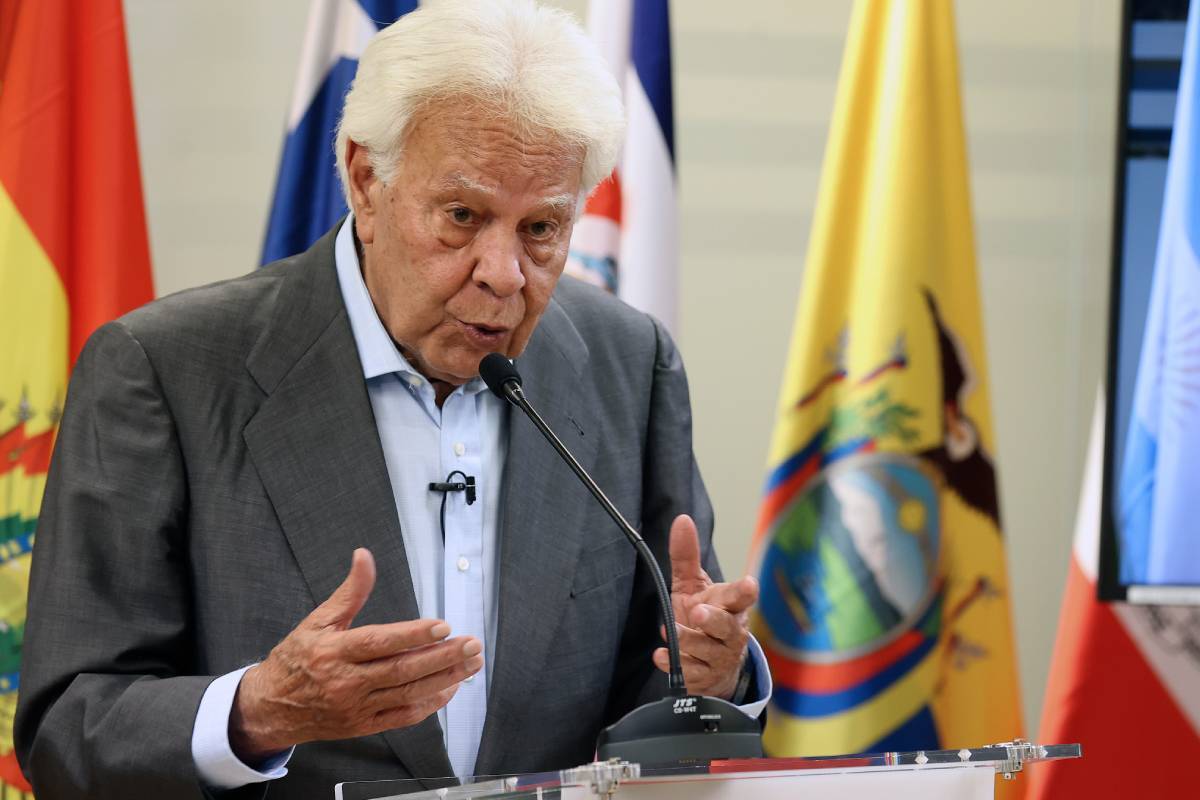 Felipe González asegura no atreverse a "creer" la acusación contra Zapatero: "Su presunción de inocencia es indiscutible"