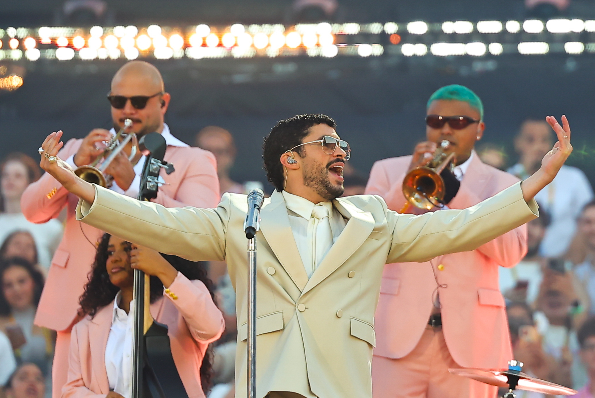 Bad Bunny celebra una macrofiesta boricua en España: 