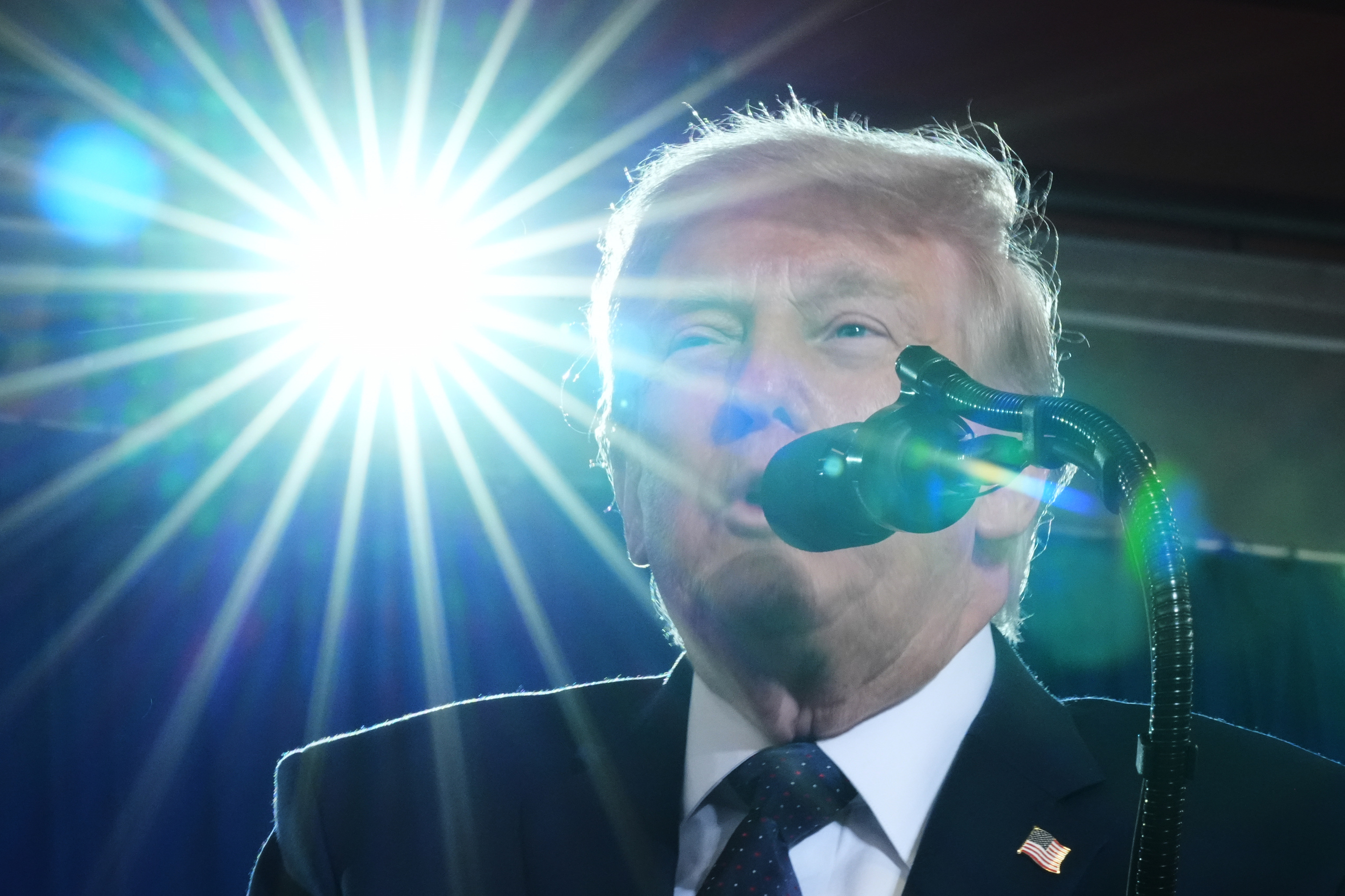 Trump no asistirá a la boda de su hijo mayor porque dice que  es un momento "importante", mientras medios de EEUU especulan con nuevos ataques contra Irán