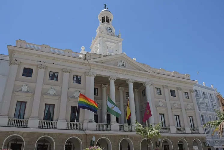 El Ayuntamiento de Cádiz decide aplazar el tributo a Juan Carlos Aragón por denuncias de maltrato
