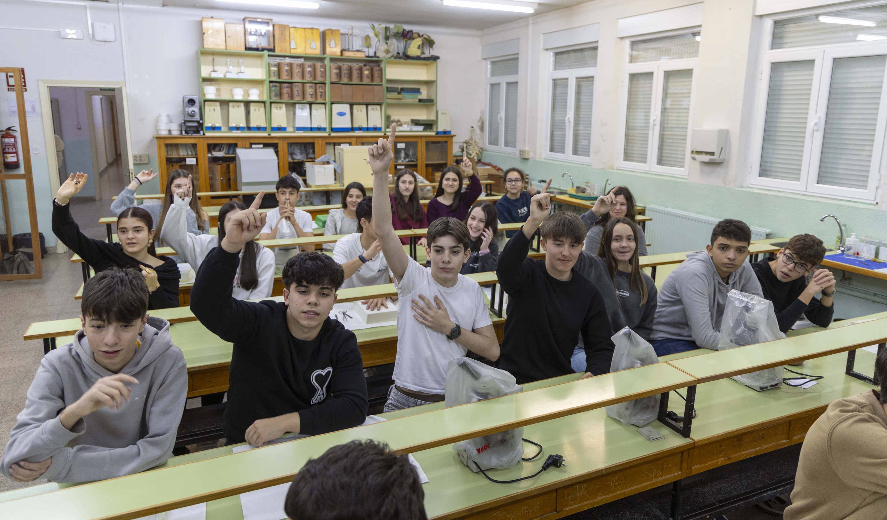 Bajar el número de alumnos por aula no mejora las notas de los alumnos y cuesta 2.818 millones al año, el equivalente a las  becas