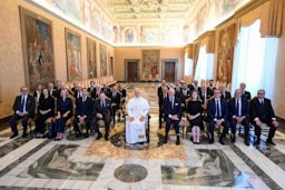 El Papa recibe al Círculo Ecuestre con motivo del 170 aniversario de la institución barcelonesa