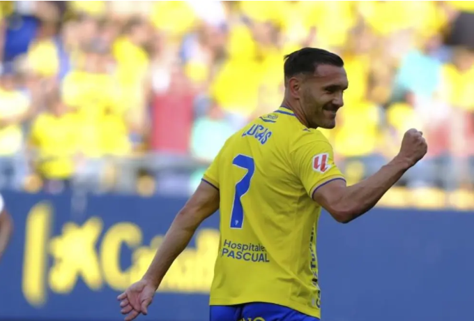 Dos detenidos por estafar 340.000 euros al futbolista Lucas Pérez con billetes falsos en la compra de joyas, relojes y un coche de lujo