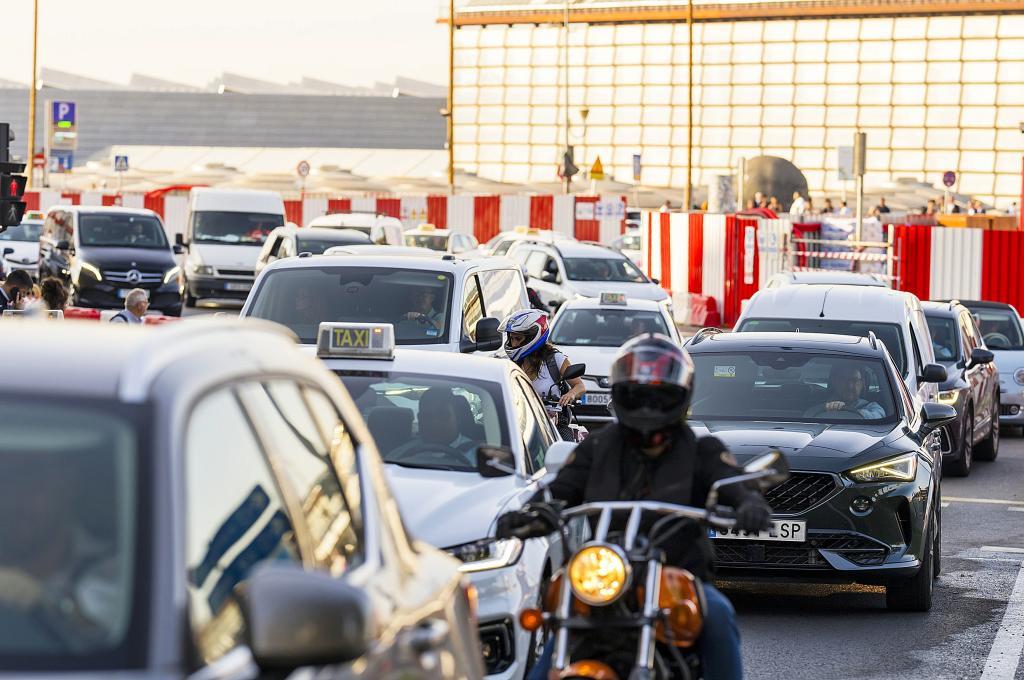 Tres de cada cuatro conductores se declaran "agresivos" al volante con maniobras, pitidos o insultos a otros usuarios