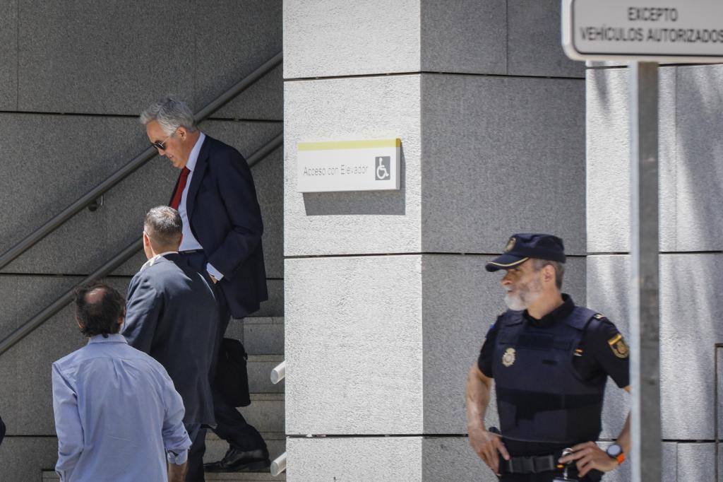 El juez Calama pospone la declaración de Zapatero para los días 17 y 18 de junio tras pedirlo su abogado El ex presidente del Gobierno, imputado por delitos de tráfico de influencias y blanqueo de capitales, había solicitado un aplazamiento a la Audiencia Nacional Leer