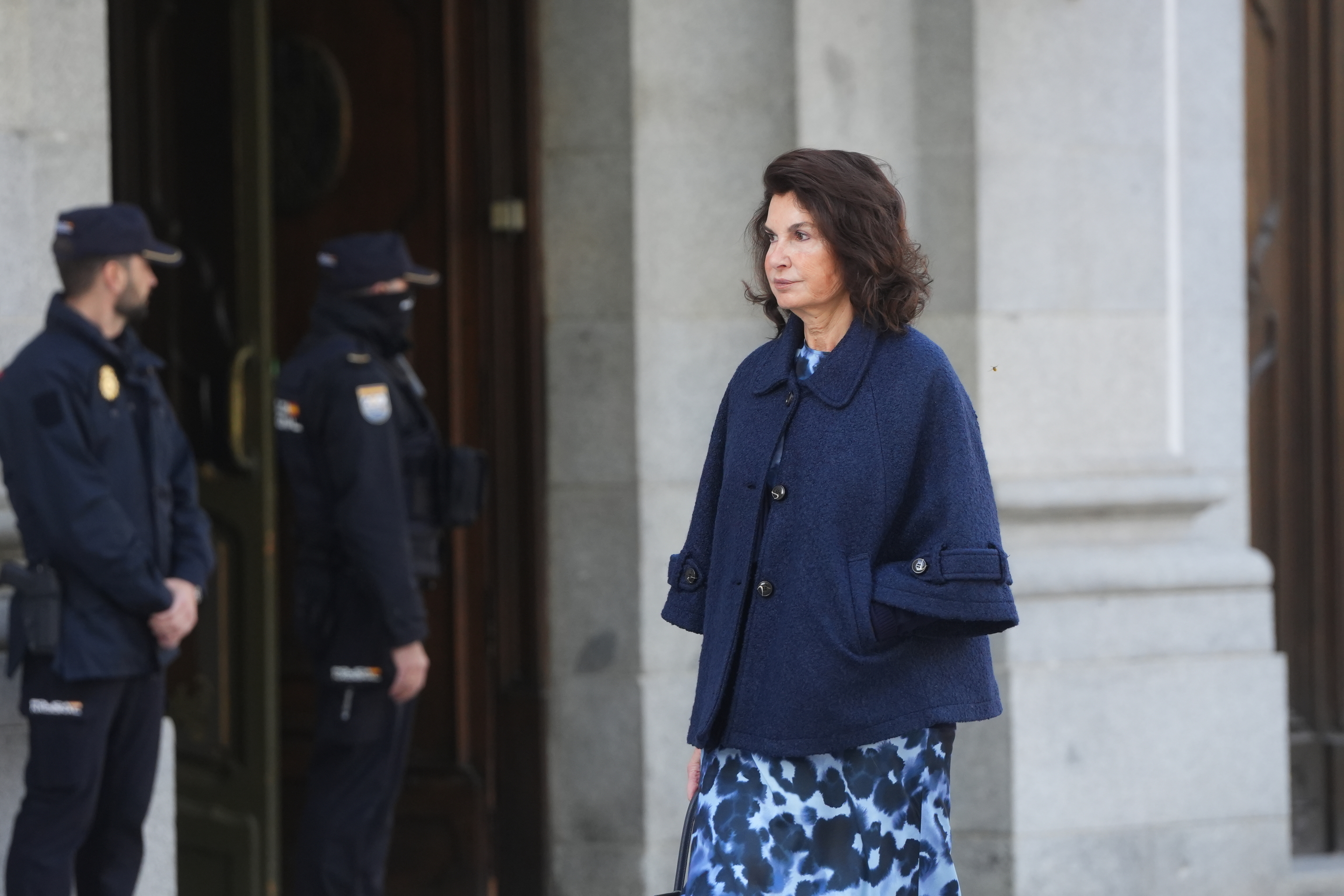 La Fiscalía de Madrid abre expediente a las dos fiscales mencionadas en las conversaciones del caso Plus Ultra La decisión viene motivada por una denuncia de Iustitia Europa y se remitirá la queja a la Inspección Fiscal de la Fiscalía General del Estado Leer