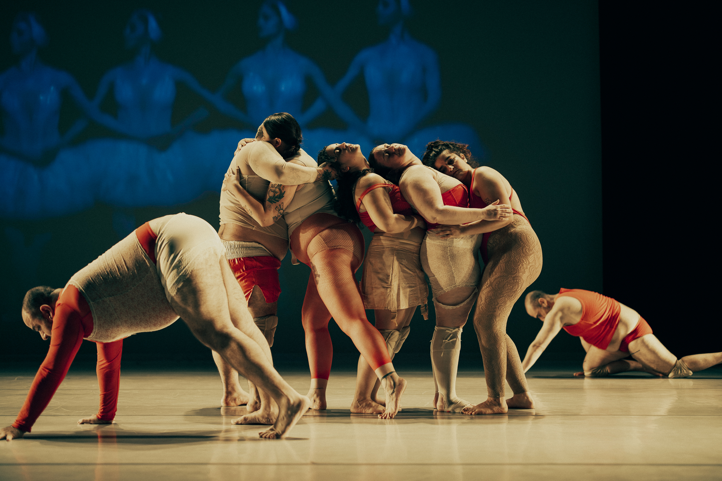 La revolución del ballet llega hoy y se escribe con gordos (casi desnudos): 