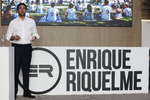 Enrique Riquelme presenta 'la Ciudad del Socio' como epicentro de su candidatura: "Un club no son sólo los títulos son las personas que lo viven"