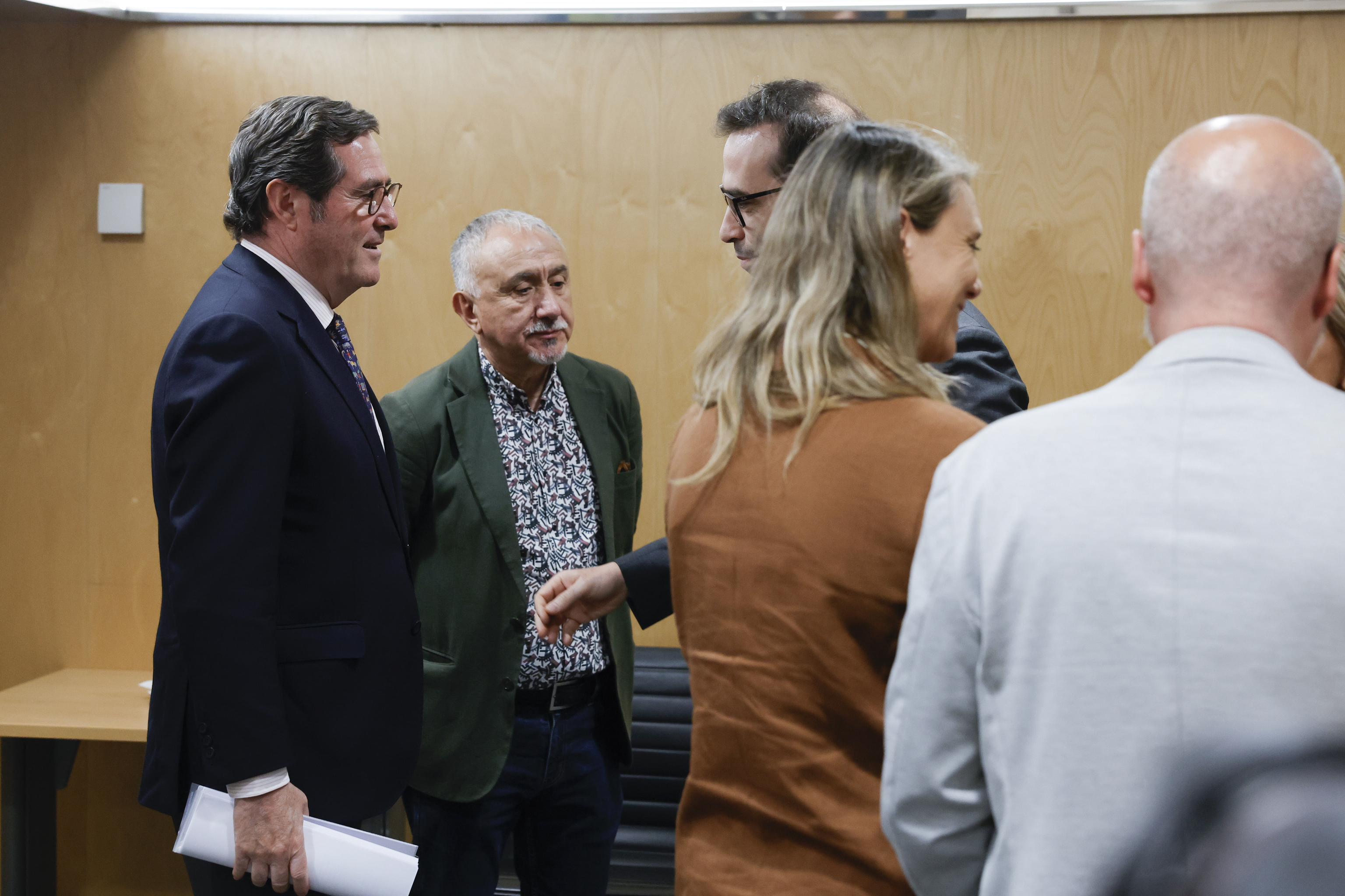 Patronal y sindicatos alertan en el CES de que "el puente entre crecimiento y bienestar social se ha roto por la vivienda y el coste de la vida" Aunque el país sigue registrando tasas de crecimiento elevadas, esto no se traduce en una mejora del bienestar de las personas Leer