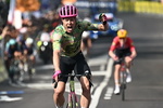 Michael Valgren agua la fiesta a la escapada del Movistar en el Giro