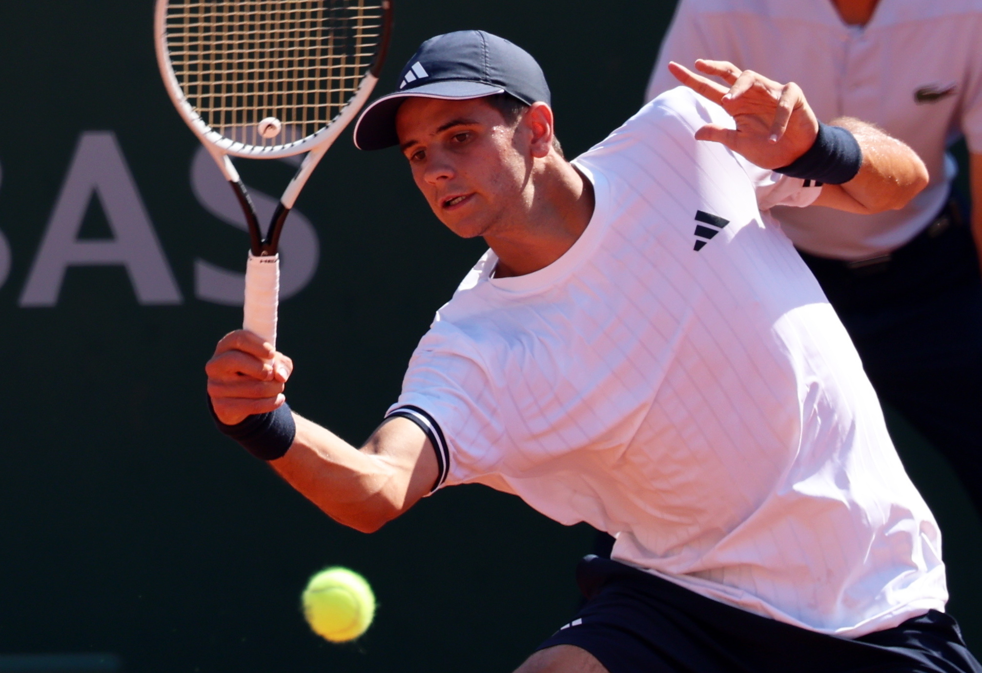 Jódar aprende a sufrir en un Grand Slam y se mete en tercera ronda de Roland Garros
