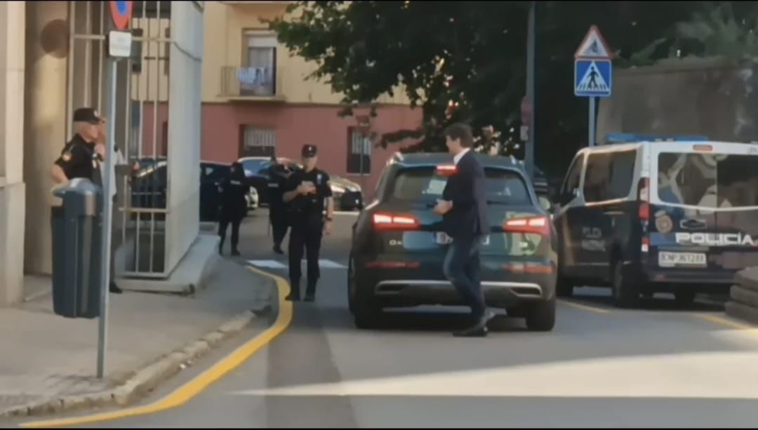 David Sánchez accede por la puerta trasera a la primera sesión de su juicio por 'enchufismo'