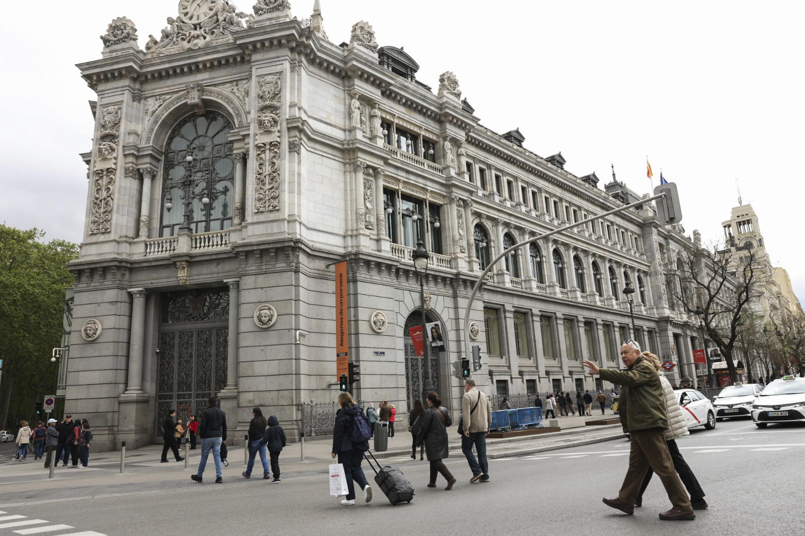 Las familias españolas reavivan el furor por comprar letras del Tesoro en los tres meses que dura la guerra en Oriente