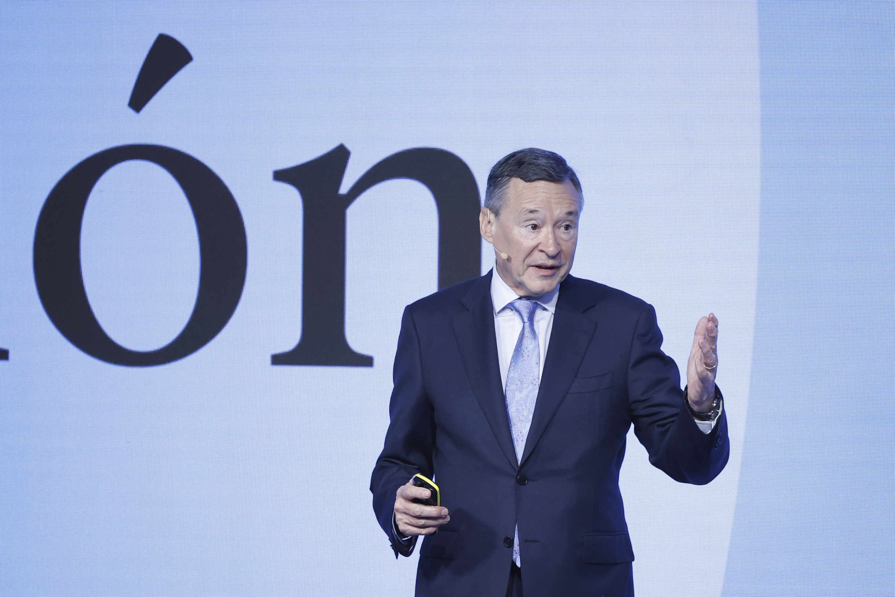 Indra vende su unidad de consultoría estratégica a Waterland Private Equity