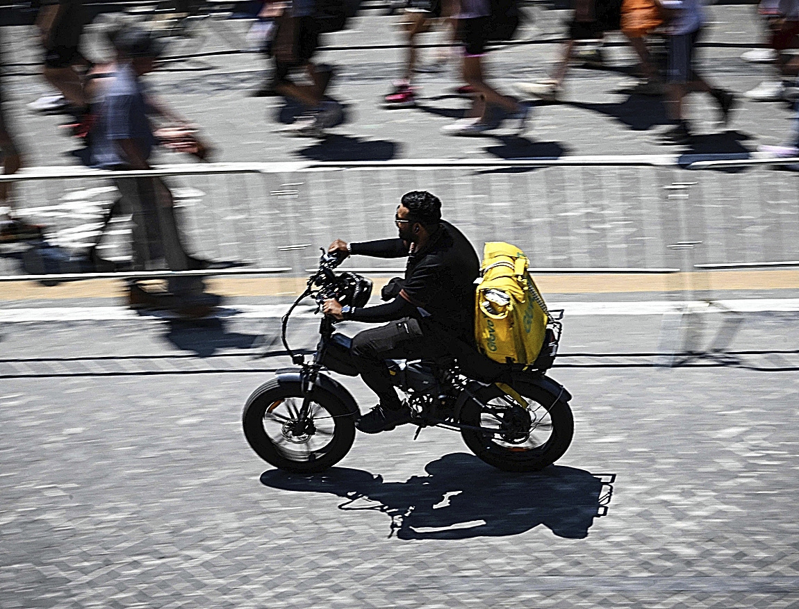 KPMG pone en cuestión la viabilidad de la mayor filial de Glovo en España, que reconoce que tendrá pérdidas en 2026 por el cambio de modelo laboral