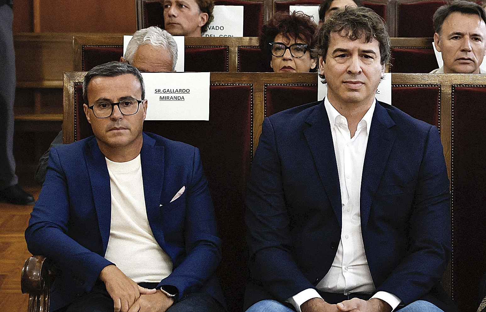 El hermanísimo de Sánchez busca un salvavidas desde el banquillo: el 