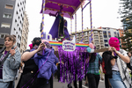 Un juzgado abre diligencias por la exhibición el 8M de una virgen 'queer' en Villaviciosa (Asturias)