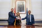 El Tribunal de Cuentas señala un sobrecoste de 20 millones por los trenes que no cabían por los túneles de Cantabria y Asturias, aunque Transportes lo negó